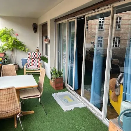 Grand Avec Balcon Et Parking Gratuit Sur Place Appartamento Parigi