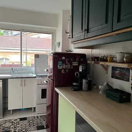 Grand Avec Balcon Et Parking Gratuit Sur Place Appartamento