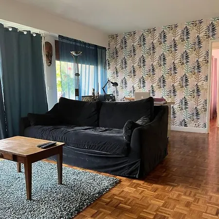 Grand Avec Balcon Et Parking Gratuit Sur Place *