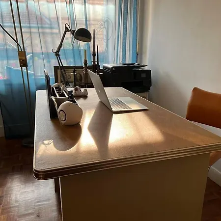 Grand Avec Balcon Et Parking Gratuit Sur Place Paris