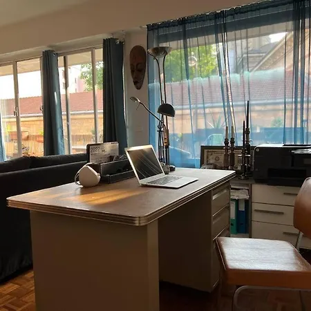 Grand Avec Balcon Et Parking Gratuit Sur Place