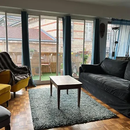 Grand Avec Balcon Et Parking Gratuit Sur Place Apartment *