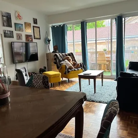 Grand Avec Balcon Et Parking Gratuit Sur Place *