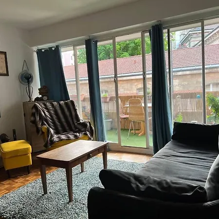 Apartment Grand Avec Balcon Et Parking Gratuit Sur Place Paris