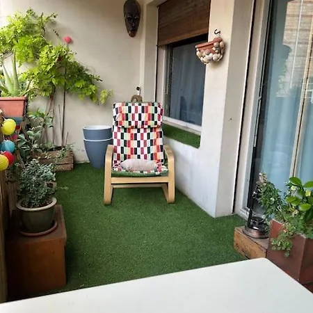 Grand Avec Balcon Et Parking Gratuit Sur Place Apartment Paris