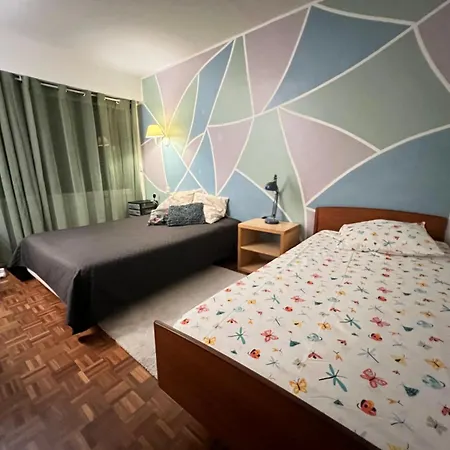 Apartment Grand Avec Balcon Et Parking Gratuit Sur Place