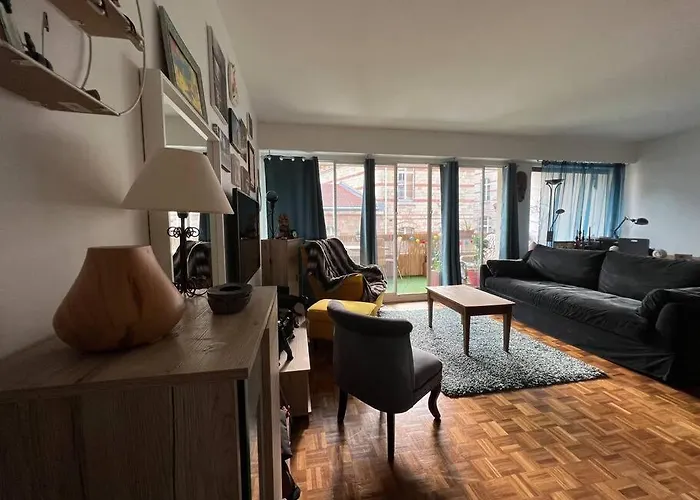 Grand Avec Balcon Et Parking Gratuit Sur Place * Paris