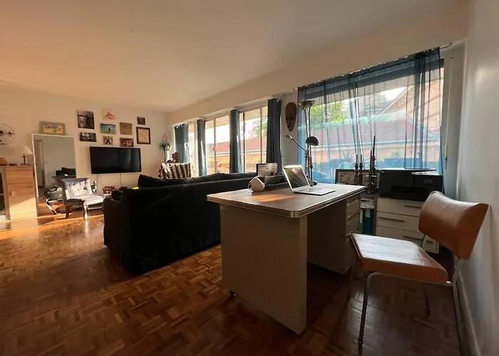 Grand Avec Balcon Et Parking Gratuit Sur Place * Paris