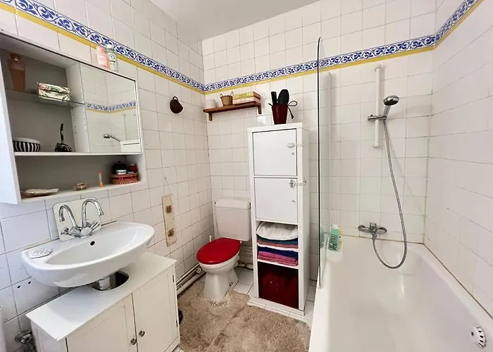 Grand Avec Balcon Et Parking Gratuit Sur Place Apartamento Paris