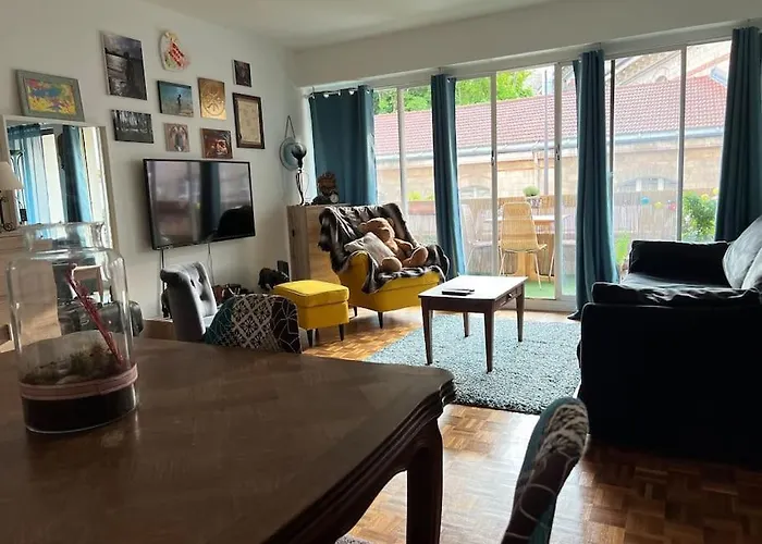 Grand Avec Balcon Et Parking Gratuit Sur Place *