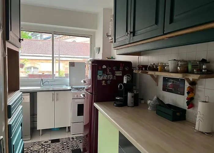 Grand Avec Balcon Et Parking Gratuit Sur Place Apartamento